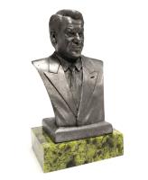 Bust08
