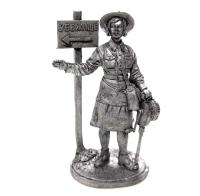Девушка - инструктор МПВО с ручной сиреной_ 1941-44 гг_ СССР _EkCastings_ ww2-35_