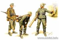 1/35 Фигуры Немецкая противотанк_ группа _фаустники_ _MB_ 3515_